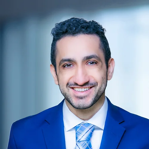 A photo of attorney, Arian Hashemi, against a softly blurred office background