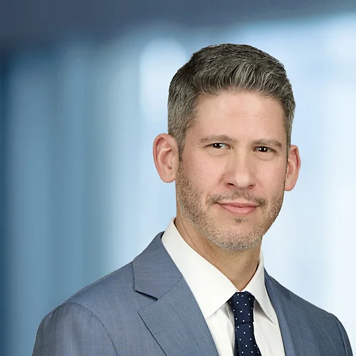 A photo of attorney Scott Diamond against a softly blurred office background